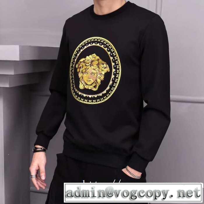 プルオーバーパーカー 2019秋のファッショントレンドはこれ おしゃれに秋を迎えるために ヴェルサーチ VERSACE