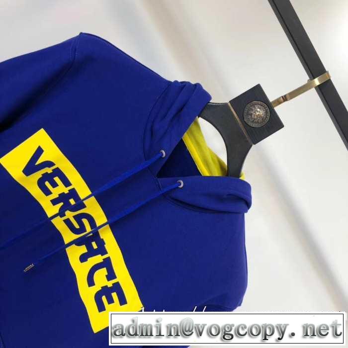 ヴェルサーチ VERSACE パーカー 今年の秋冬のトレンド激安セール 【2019秋冬トレンド】押さえておきたい