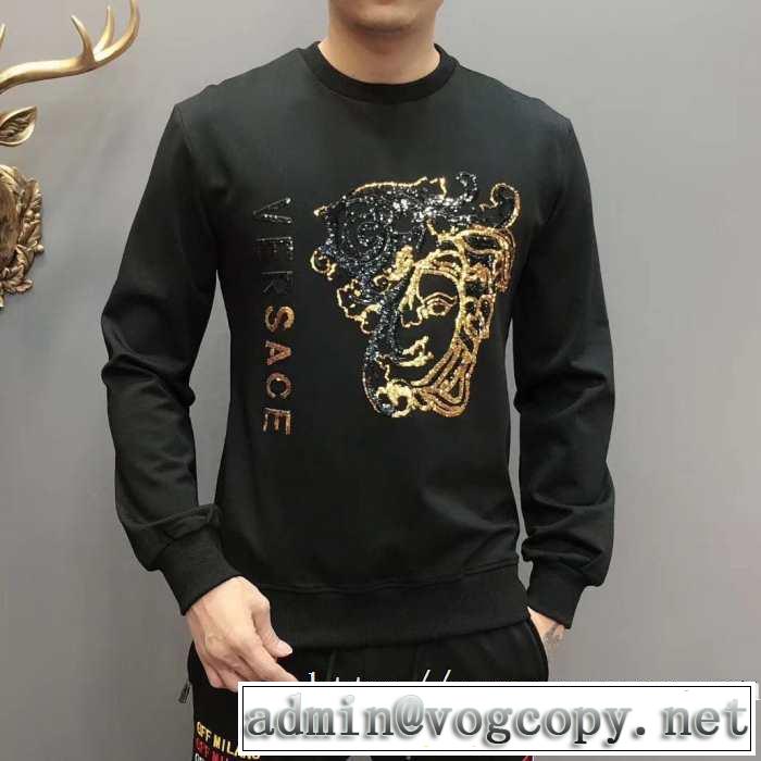 2019-20秋冬取り入れやすい ヴェルサーチ VERSACE プルオーバーパーカー 秋冬にお世話になる定番