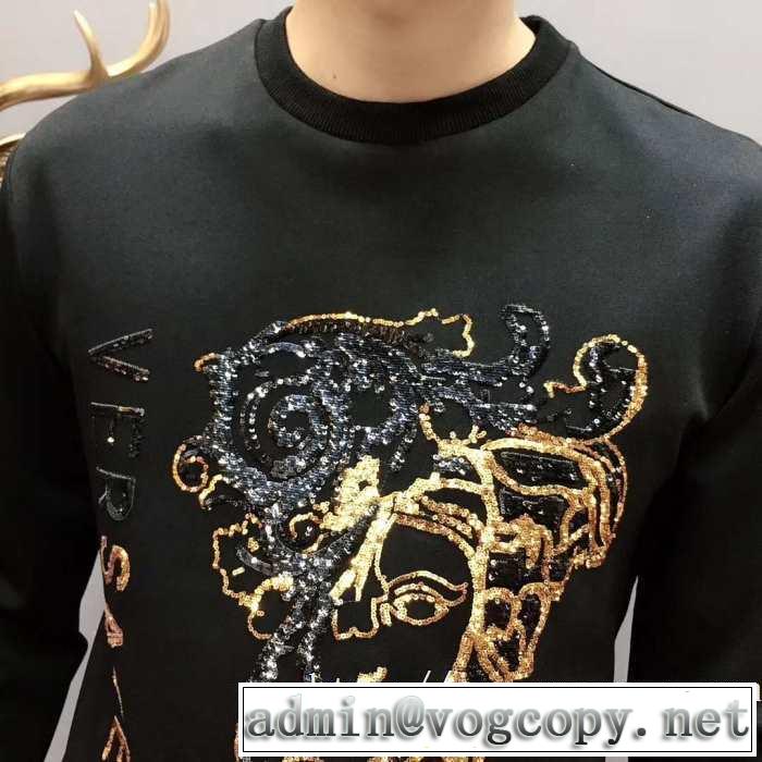 2019-20秋冬取り入れやすい ヴェルサーチ VERSACE プルオーバーパーカー 秋冬にお世話になる定番