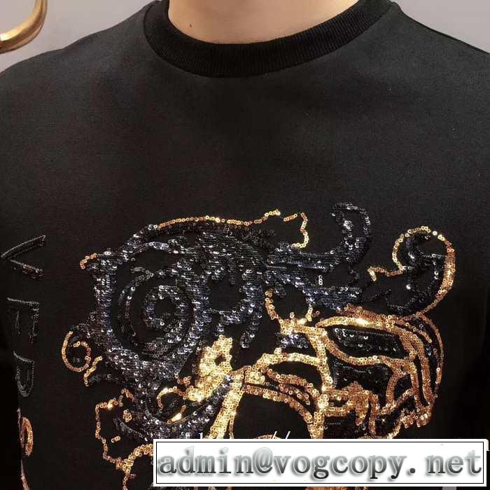 2019-20秋冬取り入れやすい ヴェルサーチ VERSACE プルオーバーパーカー 秋冬にお世話になる定番