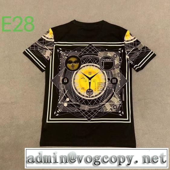 半袖Tシャツ エレガントな雰囲気 ジバンシー GIVENCHY おしゃれな人が持っている
