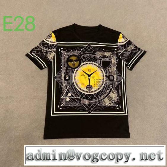 半袖Tシャツ エレガントな雰囲気 ジバンシー GIVENCHY おしゃれな人が持っている