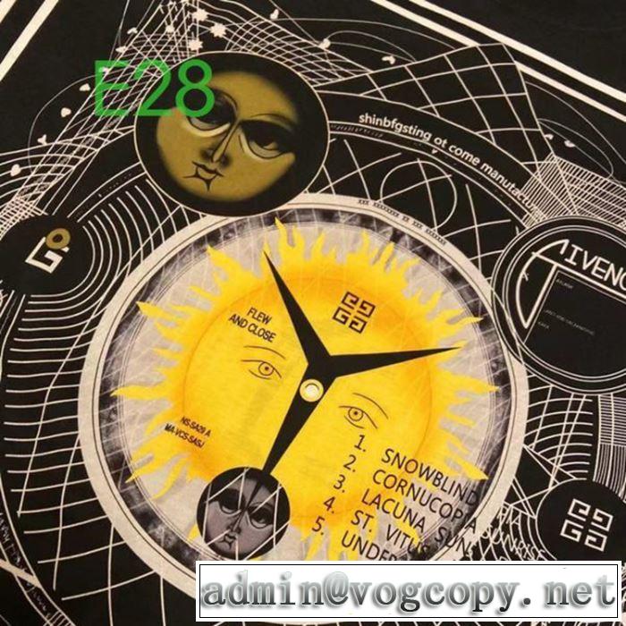 半袖Tシャツ エレガントな雰囲気 ジバンシー GIVENCHY おしゃれな人が持っている