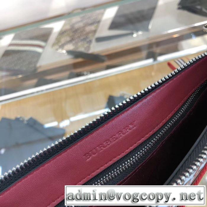 ポーチ   バーバリー限定アイテムが登場  BURBERRY 通勤通学どちらでも使え
