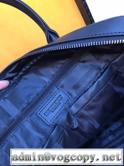 コーデの完成度を高める ハンドバッグ  この時期の一番人気は バーバリー BURBERRY