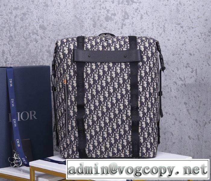 ディオール普段見ないデザインばかり  DIOR 価格帯が低い リュック 幅広いアイテムを展開