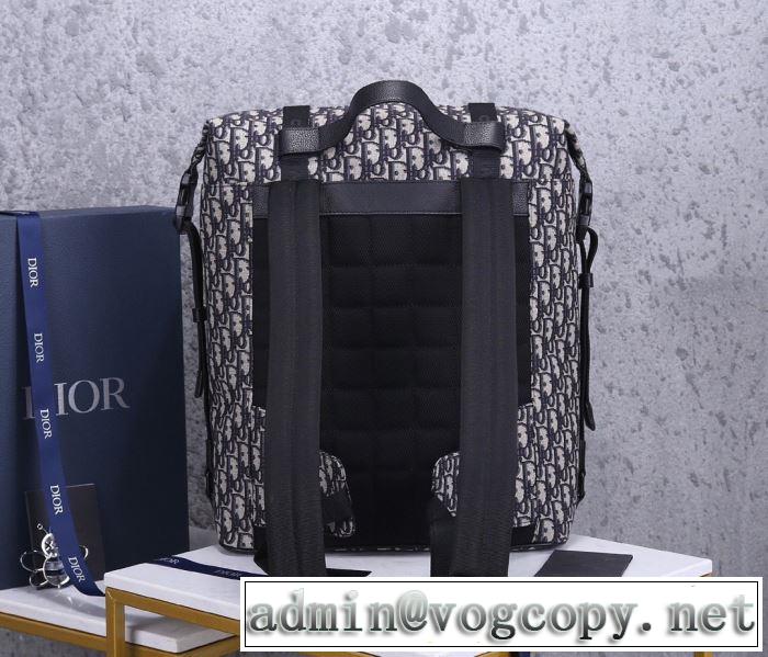 ディオール普段見ないデザインばかり  DIOR 価格帯が低い リュック 幅広いアイテムを展開