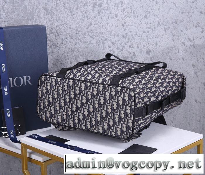 ディオール普段見ないデザインばかり  DIOR 価格帯が低い リュック 幅広いアイテムを展開