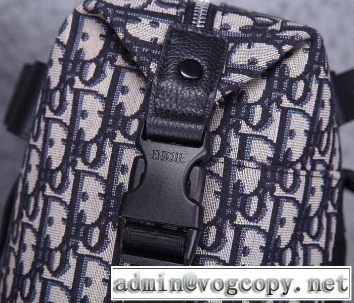 ディオール普段見ないデザインばかり  DIOR 価格帯が低い リュック 幅広いアイテムを展開