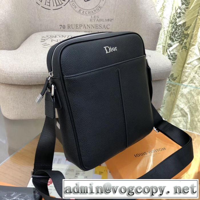普段のファッション ディオール DIOR 大人気のブランドの新作 ミニバッグ 取り入れやすい