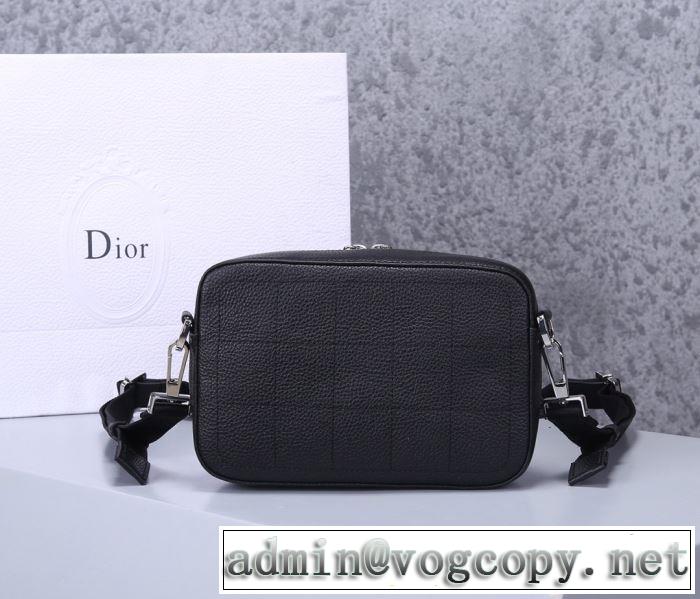 ミニバッグ 普段使いにも最適なアイテム ディオール デザインお洒落  DIOR  20新作です