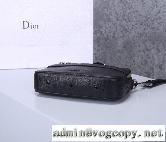 ミニバッグ 普段使いにも最適なアイテム ディオール デザインお洒落  DIOR  20新作です