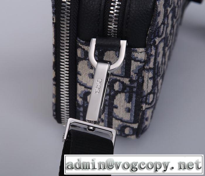 ファッションに取り入れよう ディオール DIOR お値段もお求めやすい ミニバッグ