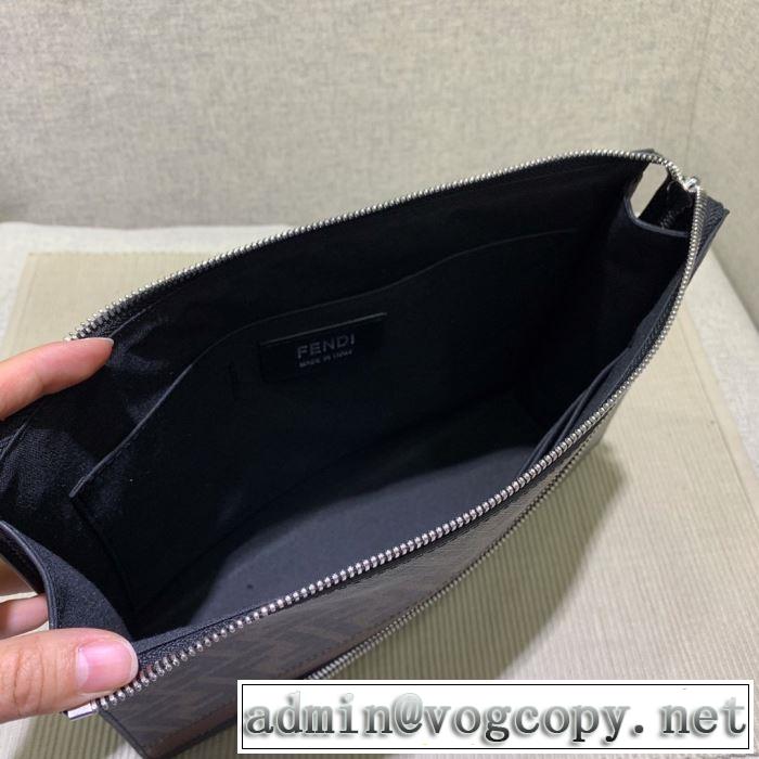 普段使いにも最適なアイテム ポーチ  ストリート感あふれ フェンディ FENDI