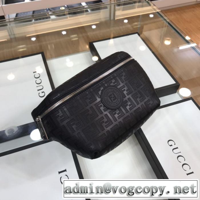 フェンディファッションに取り入れよう  FENDI ウエストポーチ  お値段もお求めやすい