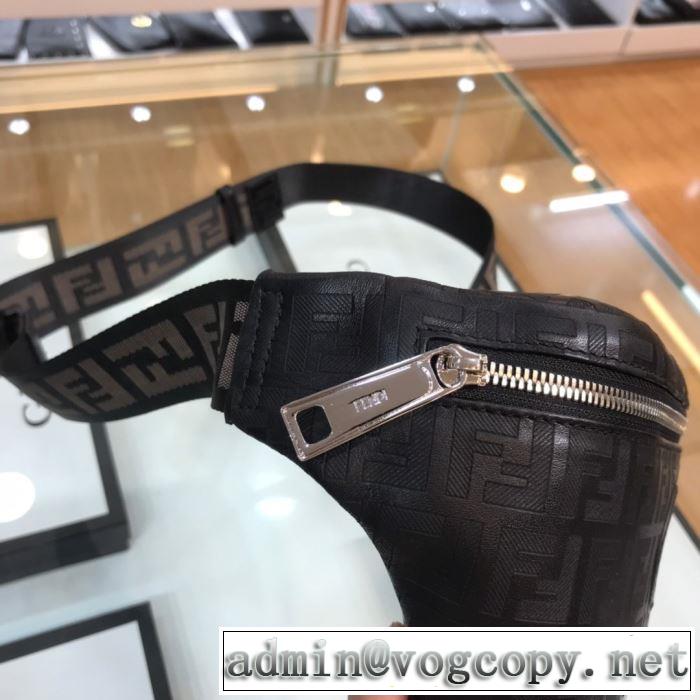 フェンディファッションに取り入れよう  FENDI ウエストポーチ  お値段もお求めやすい