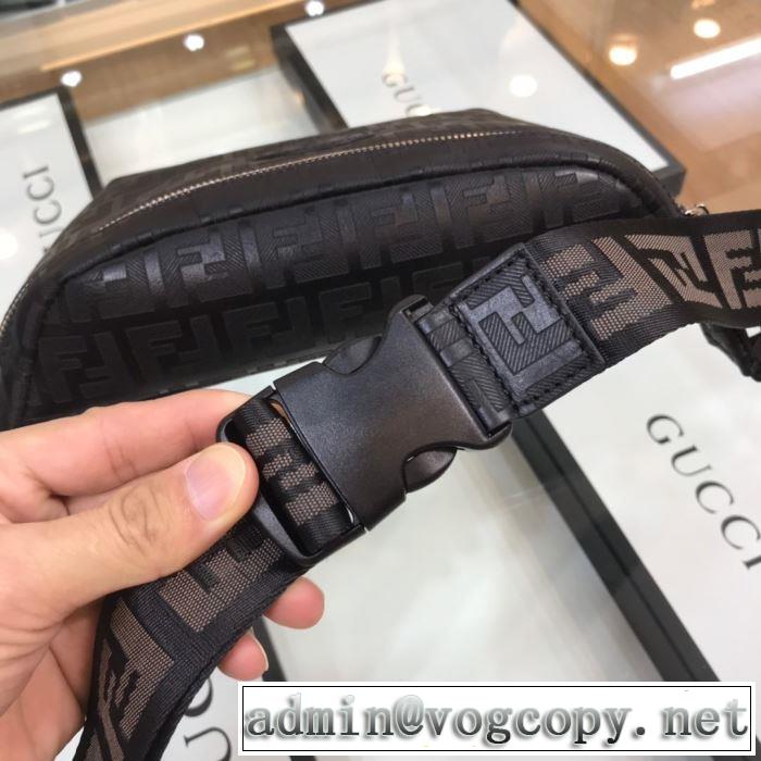 フェンディファッションに取り入れよう  FENDI ウエストポーチ  お値段もお求めやすい
