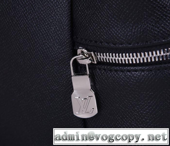リュック 手頃価格でカブり知らず ルイ ヴィトン LOUIS VUITTON 価格も嬉しいアイテム