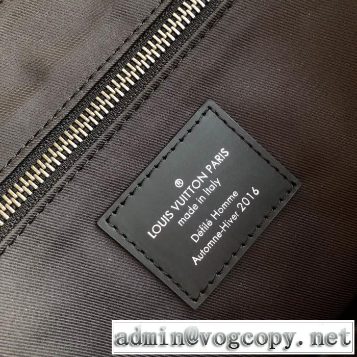 ルイ ヴィトンこの時期の一番人気は  LOUIS VUITTON  2020モデル ショルダーバッグ