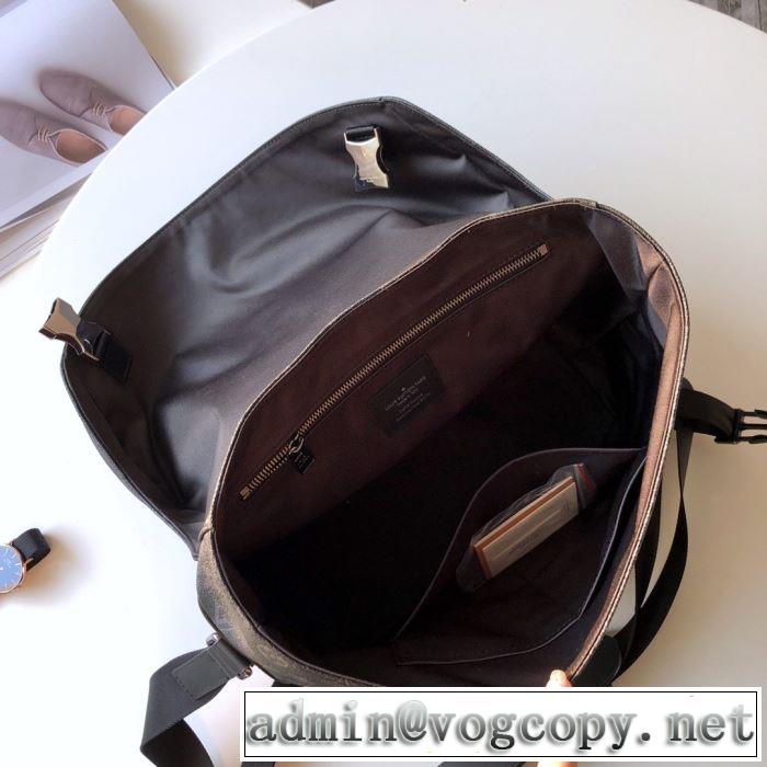 ルイ ヴィトンこの時期の一番人気は  LOUIS VUITTON  2020モデル ショルダーバッグ
