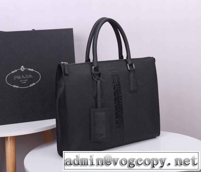 ビジネスバッグ 高級感のある素材 プラダ 一番手に入れやすい PRADA  2020年春限定