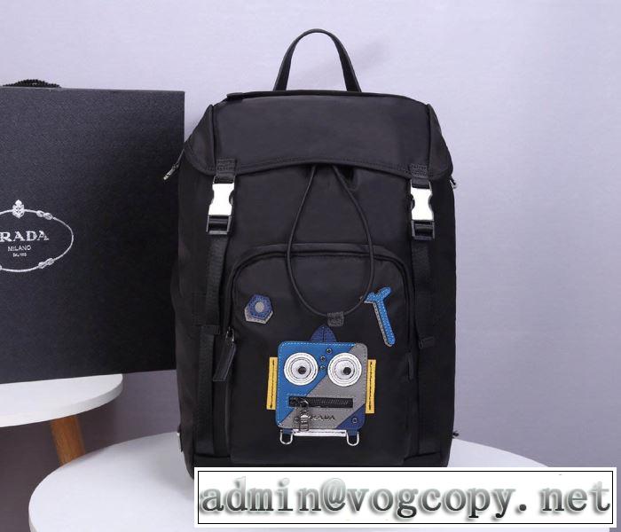 海外でも大人気 プラダ 日本未入荷カラー PRADA リュック 20SSトレンド