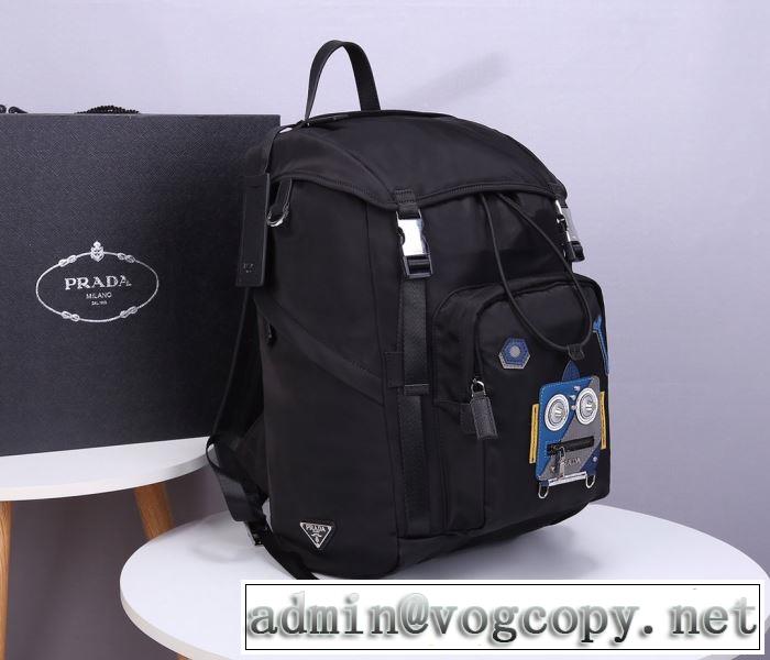 海外でも大人気 プラダ 日本未入荷カラー PRADA リュック 20SSトレンド