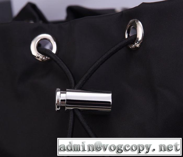 海外でも大人気 プラダ 日本未入荷カラー PRADA リュック 20SSトレンド