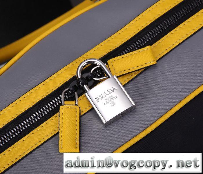 有名ブランドです プラダ PRADA 着こなしを楽しむ ショルダーバッグ限定品が登場