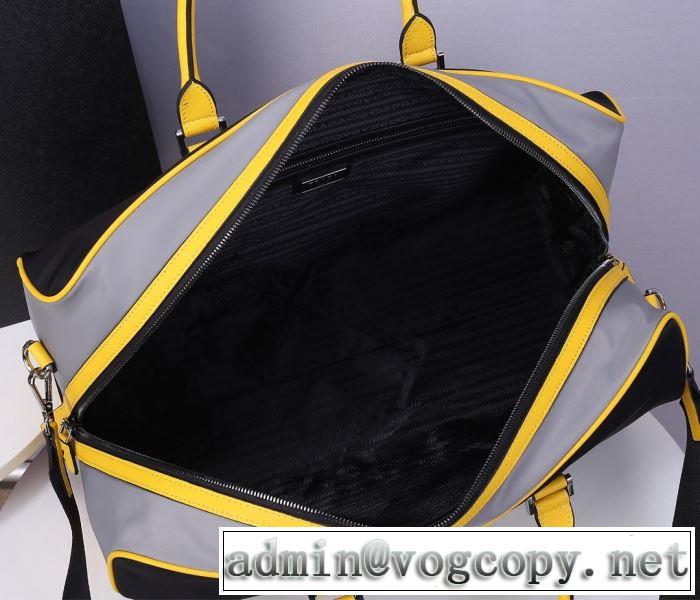 有名ブランドです プラダ PRADA 着こなしを楽しむ ショルダーバッグ限定品が登場