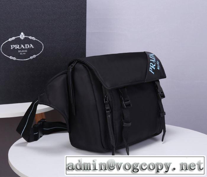 ショルダーバッグ ストリート感あふれ プラダ PRADA 普段使いにも最適なアイテム