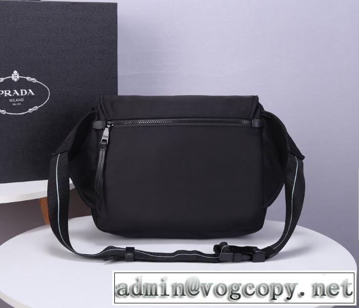 ショルダーバッグ ストリート感あふれ プラダ PRADA 普段使いにも最適なアイテム