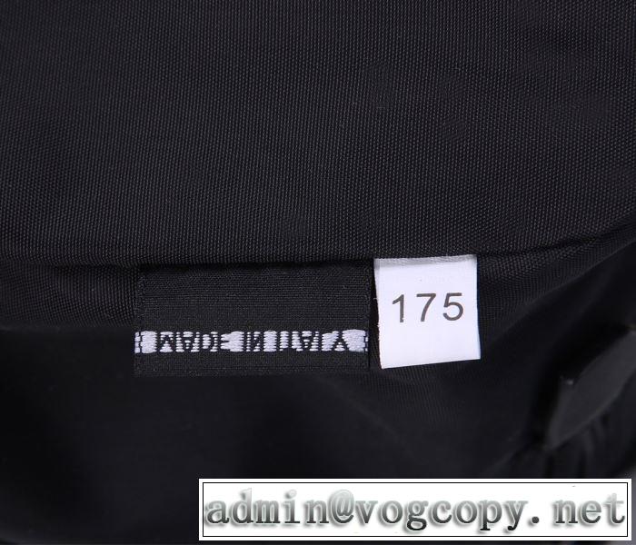ショルダーバッグ ストリート感あふれ プラダ PRADA 普段使いにも最適なアイテム