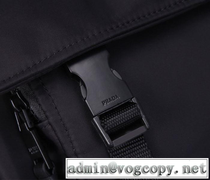ショルダーバッグ ストリート感あふれ プラダ PRADA 普段使いにも最適なアイテム