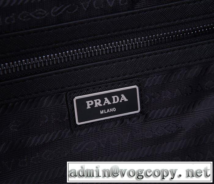 プラダ ファッショニスタを中心に新品が非常に人気 PRADA スーツケース 2020春新作