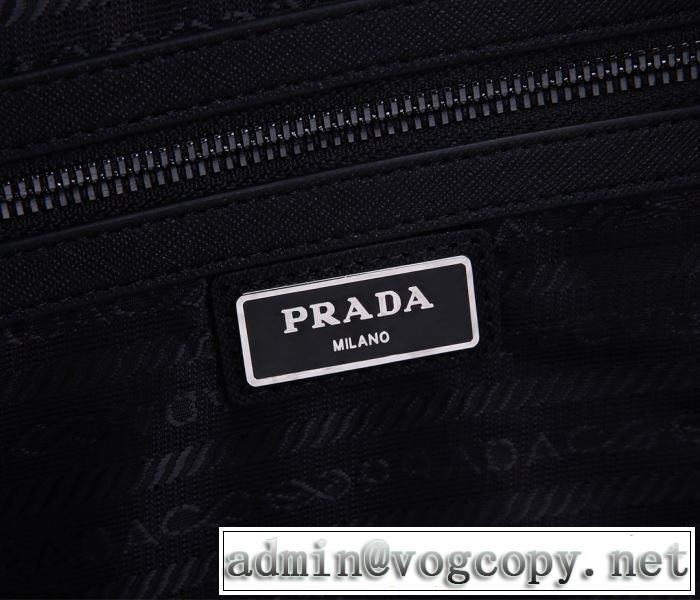 プラダファッションに取り入れよう  PRADA 限定アイテム特集 スーツケース