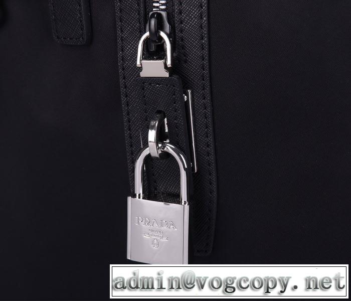 プラダファッションに取り入れよう  PRADA 限定アイテム特集 スーツケース