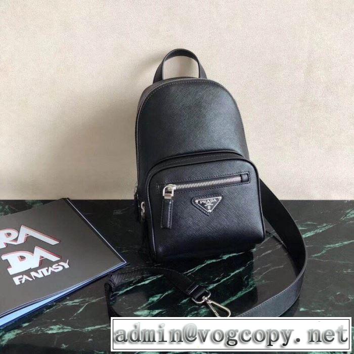 非常にシンプルなデザインな プラダ PRADA 価格帯が低い リュック 高級感のある素材