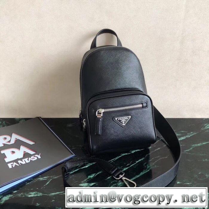 非常にシンプルなデザインな プラダ PRADA 価格帯が低い リュック 高級感のある素材