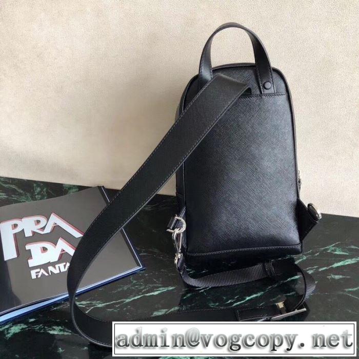 非常にシンプルなデザインな プラダ PRADA 価格帯が低い リュック 高級感のある素材