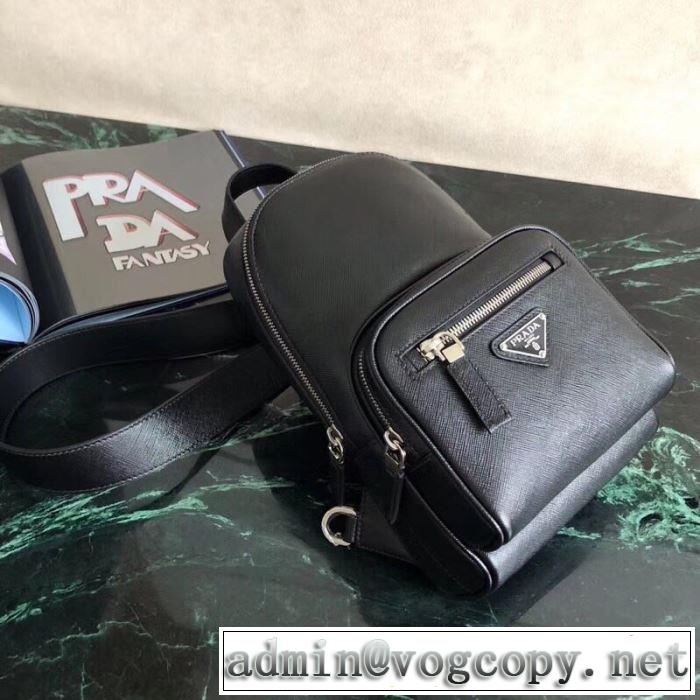 非常にシンプルなデザインな プラダ PRADA 価格帯が低い リュック 高級感のある素材