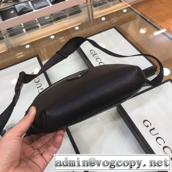 ウエストポーチ コーデの完成度を高める プラダ PRADA この時期の一番人気は