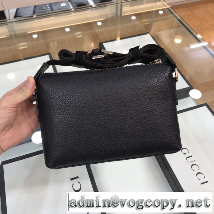 普段使いにも最適なアイテム プラダ PRADA ストリート感あふれ ミニバッグ