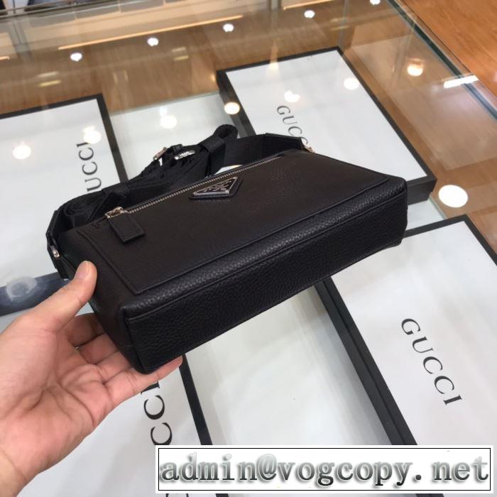 普段使いにも最適なアイテム プラダ PRADA ストリート感あふれ ミニバッグ