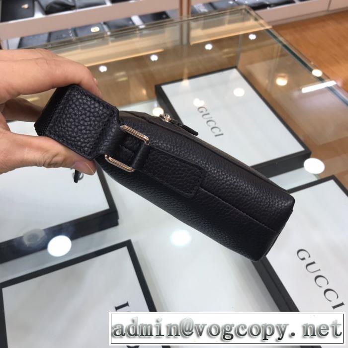 普段使いにも最適なアイテム プラダ PRADA ストリート感あふれ ミニバッグ