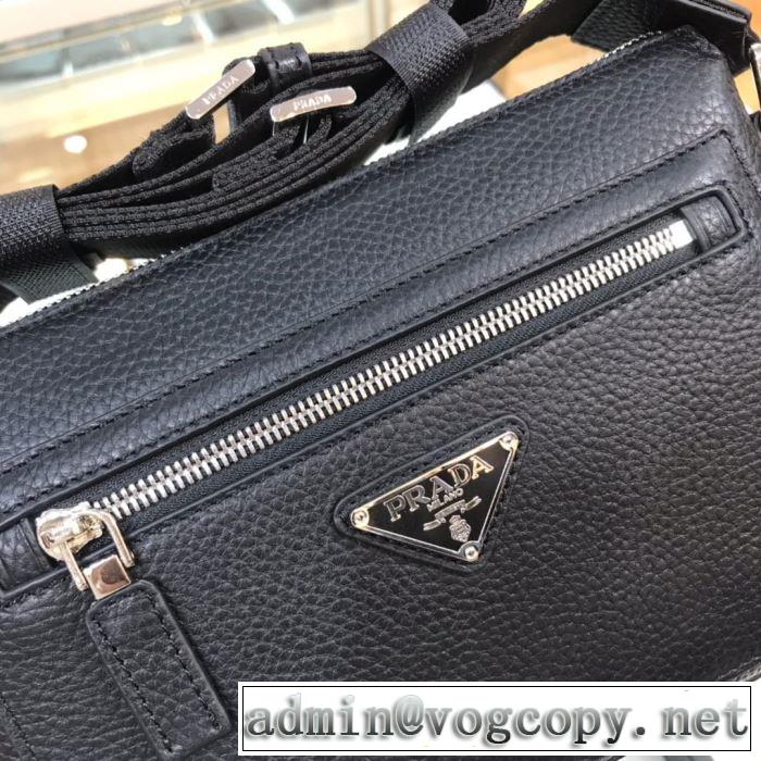 普段使いにも最適なアイテム プラダ PRADA ストリート感あふれ ミニバッグ