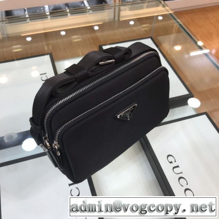 ショルダーバッグストリート系に大人気  プラダ PRADA デザインお洒落