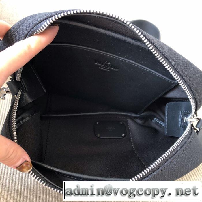 シンプルなファッション ミニバッグ 2020モデル  ヴァレンティノ VALENTINO