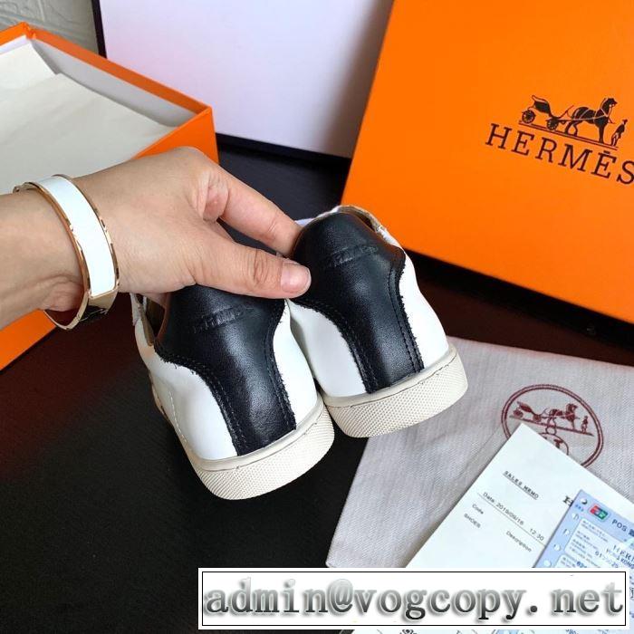 大人かわいい秋冬コーデを楽しみ エルメス HERMES 2019秋のファッショントレンドはこれ ランニングシューズ 秋ファションのトレンド